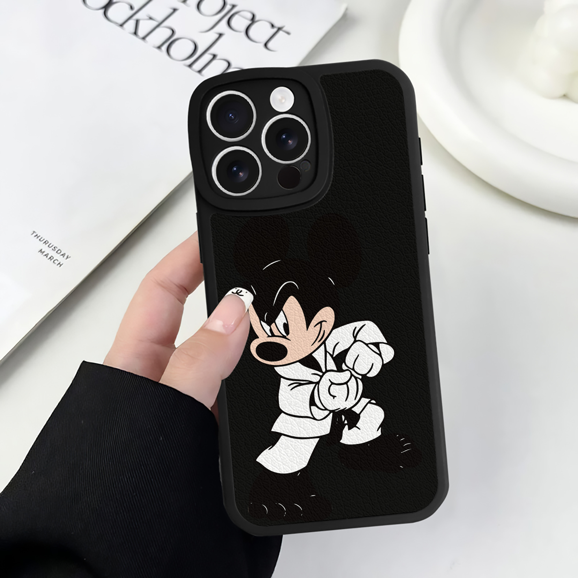 （画像用） ミッキーマウス Mickey Mouse 【iPhone 16シリーズ対応】シリコンスマホケース（レザー調） 材質：シリコン